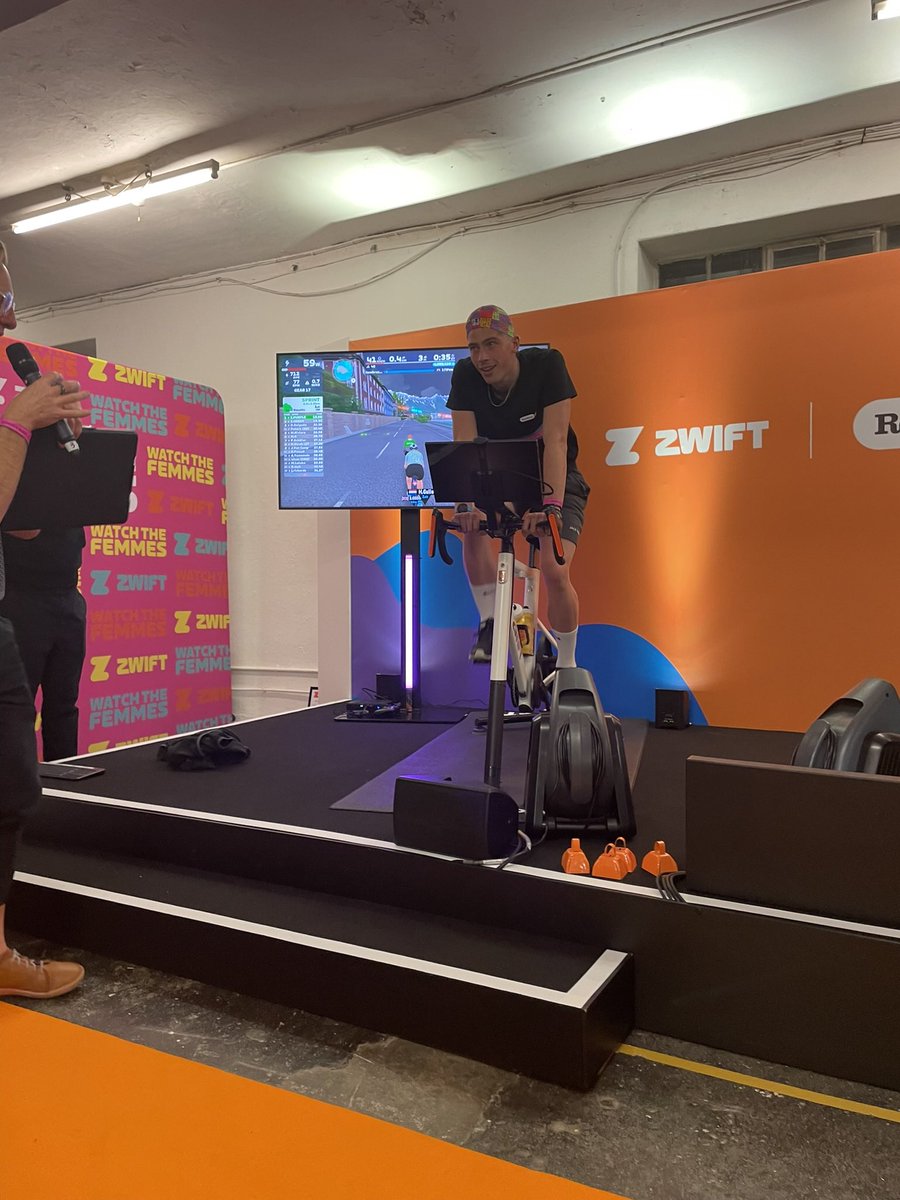 Big win last night! Fastest time on <a href="/GoZwift/">Zwift</a> at the fantastic <a href="/rouleurlive/">Rouleur Live</a>  Great to meet and be cheered on by <a href="/bfkate/">Kate Veronneau</a> Top night!