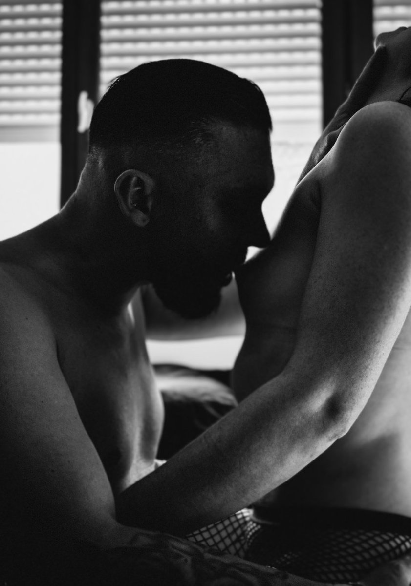 Bonjour tout le monde 

Effectivement comme <a href="/lulusolex/">Lulusolex_photographie</a> la si bien expliqué nous débutons sur Twitter 
Qui sommes-nous ? 

Un jeune couple libertin &amp; organisateurs de soirées privées libertines des hauts de france , dont l'envie est de vous faire découvrir notre univers et nos 📷