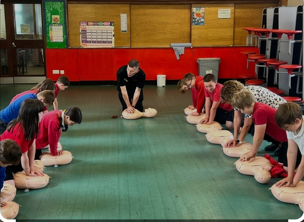 ECMT_SA's tweet photo. #Heartsaver #First_aid #CPR & #AED for #Schools & #KGs
#الانعاش_القلبي_الرئوي و #استخدام_مزيل_الرجفان ل #الروضات و #للمدارس. #الإسعافات_الأولية_ثقافة_الزامية. #المديرة #المعلمات #الطالبات ،#المشرفات #المربيات. #العاملات 0504209827
#وين_قضيت_الاجازه https://t.co/Sg1YtoWdK0