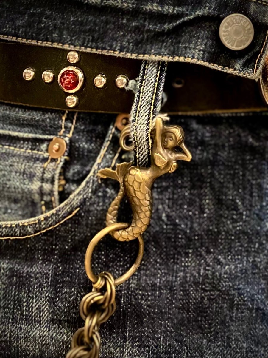 DryBones_Nagoya's tweet photo. ---Restock---
・Wallet Chain “MERMAID”(DAS-312B)
material:BRASS
#drybones #nagoya #denimondenim #denimsetup #mermaid #walletchain #setup #denim
#ドライボーンズ #デニムオンデニム #デニムセットアップ #ウォレットチェーン #マーメイド #人魚 #デニム #ヴィンテージ #アメカジ https://t.co/dUTIRR2P1i