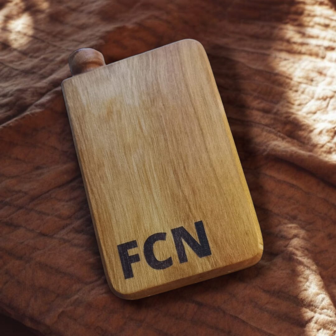 Schnupftabakdose aus Kirschholz mit Wunschgravur

Suchst du nach einer stilvollen und langlebigen Aufbewahrung für deinen Schnupftabak?

holz-laser-gravur.shop/produkt/edle-s…

#schnupftabak #schnupftabakdosen #snuff #schnupf  #tabak #art #wunschgravur #wunschgravuren #wunschgravurmöglich