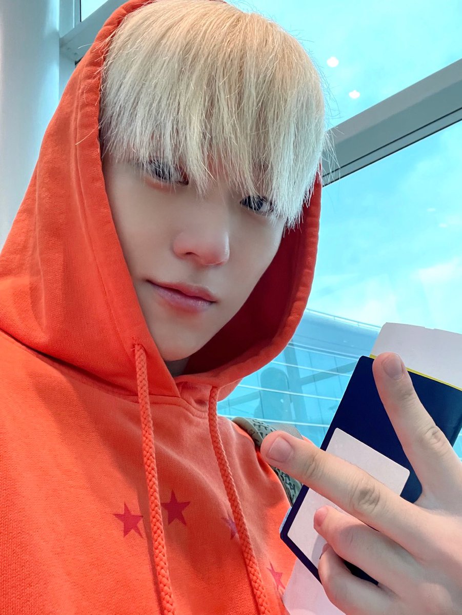 더크루원 tweet media