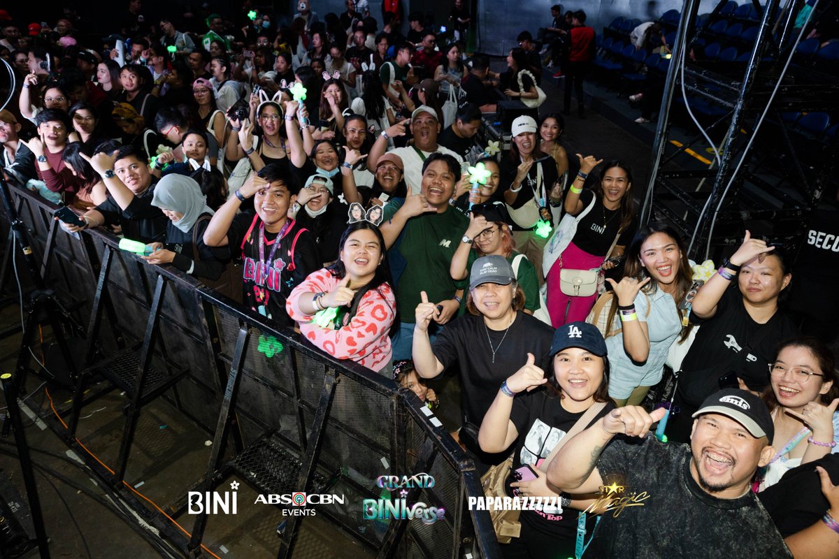 BINI_ph's tweet photo. #BINI: 🎤 Mic test, mic test para ma-experience niyo ang the best ng ✨GRAND BINIVERSE✨concert!

Excited na kayo, BL♾M? KAMI RIN!🤩

📸 @paparazzzziph
#BINIverseAraneta #GrandBINIverse #GrandBINIverseDay1 #BINI_Novemverse
#ABSCBNEvents #ABSCBNMusic #TatakStarMagic #StarMagic https://t.co/NqUWaFvQTk
