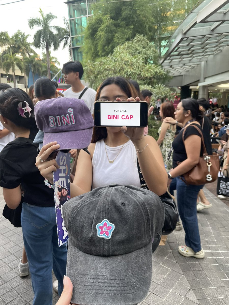 Hi Blooms! For sale bini cap nandito lang po kami around araneta 🌸

#GrandBINIverse