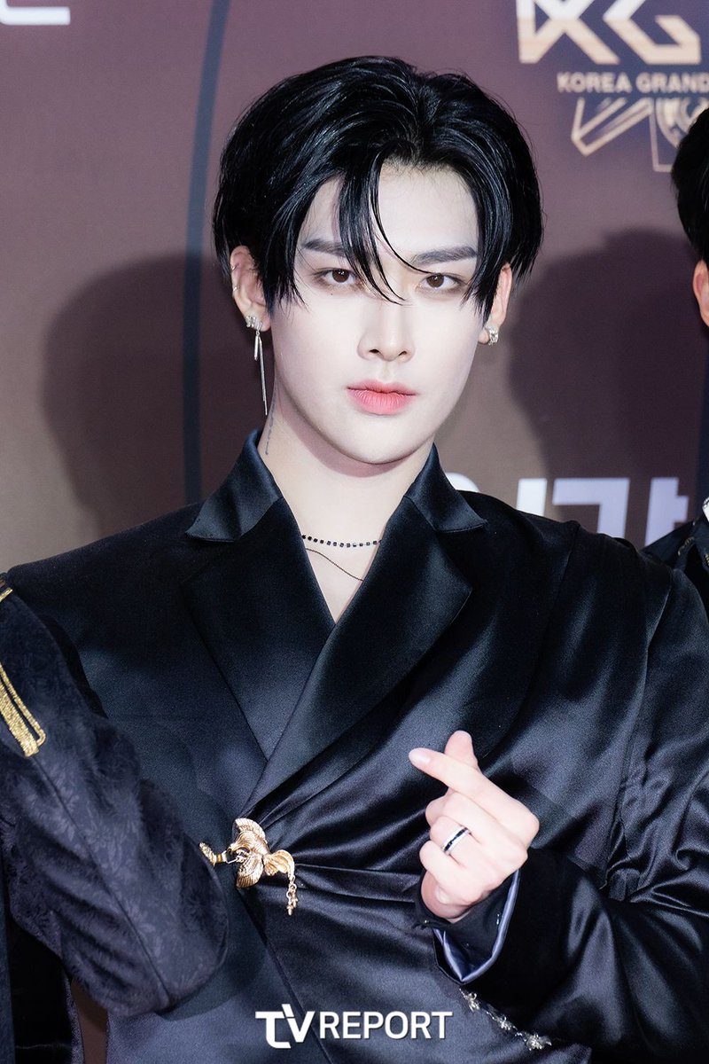 [📰] 241116 — #RICKY KGMA 2024 Red Carpet Articles 

“Intense gaze”

🔗 naver.me/xcnRONXa
🔗 naver.me/xX7IqYV3

#리키 #沈泉锐 #リッキー
#ZEROBASEONE #제로베이스원