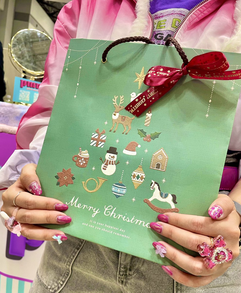 pure_more_me's tweet photo. デザフェス1日目終了しました🎉

事前予約の方から差し入れ頂きました🥹✨
北海道からありがとうございます✨
皆さんがたくさん可愛がってくれてガラス達もキラッキラ輝いております💖💫

明日も引き続きよろしくお願いします💕 https://t.co/SZVtwr5gdR