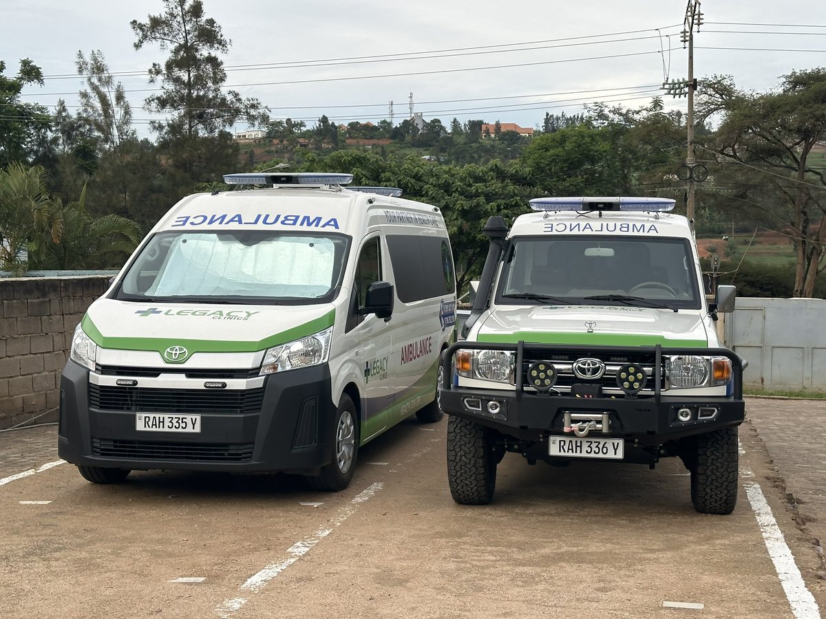 svomarek's tweet photo. @ed_mzvcr @CZAmb_Nairobi @AfrOdbor A dvě nové sanitky dodané Rojax &amp; CHTI tento týden 😉🚑 https://t.co/j0Sb6LDtNU