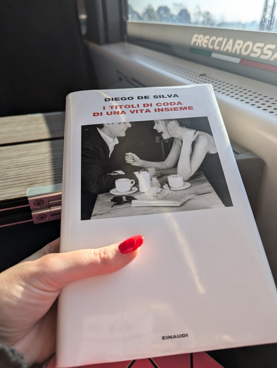 "Le parole che ricordiamo, quelle che ci hanno fatto male soprattutto, sono la nostra letteratura individuale. Isolano i momenti in cui abbiamo perso qualcosa per sempre. Per questo non le confidiamo mai a nessuno."