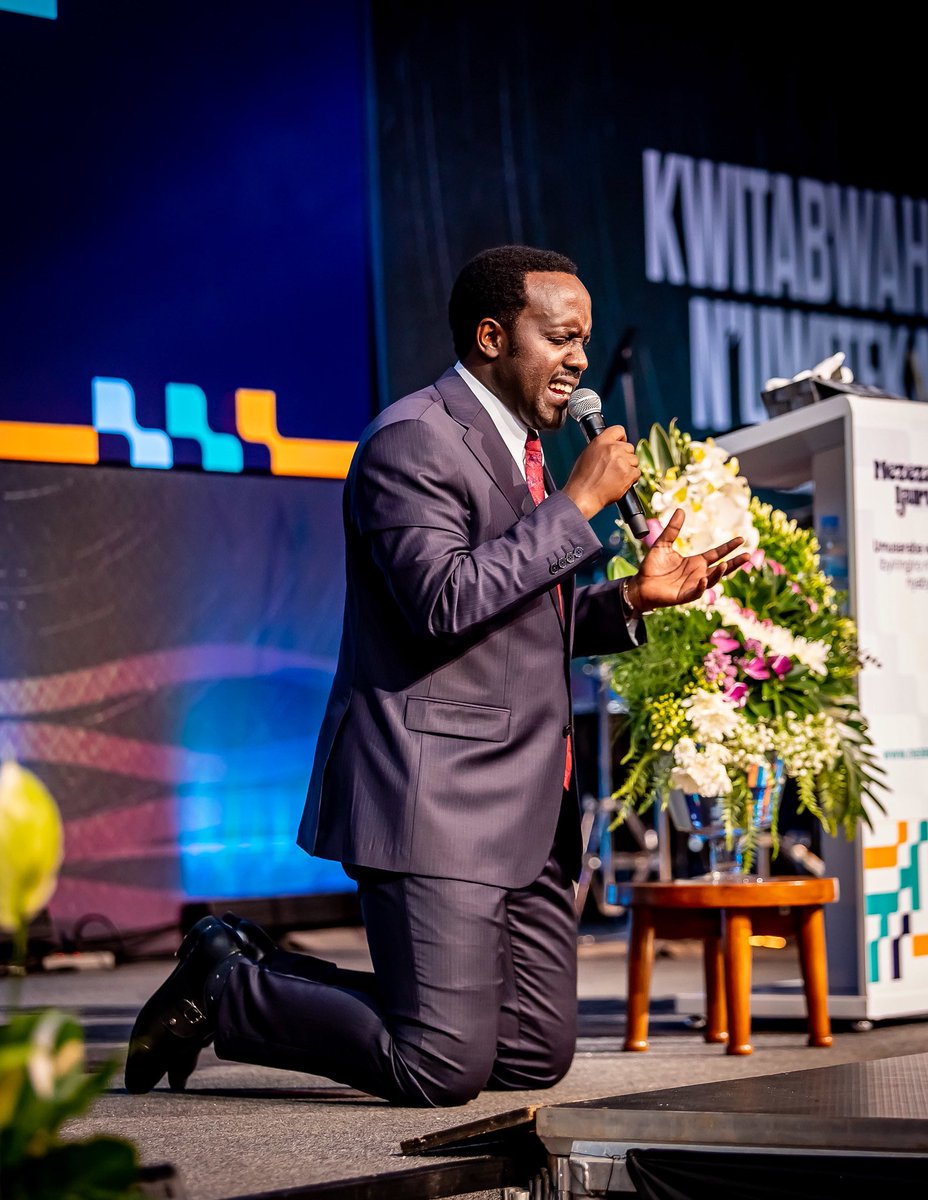 Calvary_wfm's tweet photo. Umusaraba wa Kristo waduhaye uburyohe, no muri iyi si ishaririye tugendana uburyohe bwa Kristo.-Apostle Christophe Sebagabo

Umusaraba wa Kristo ibyiringiro n’ibyirato nyakuri.

#NezezaIjuru8
#UmusarabaWaKristo https://t.co/HDxYc68VwV