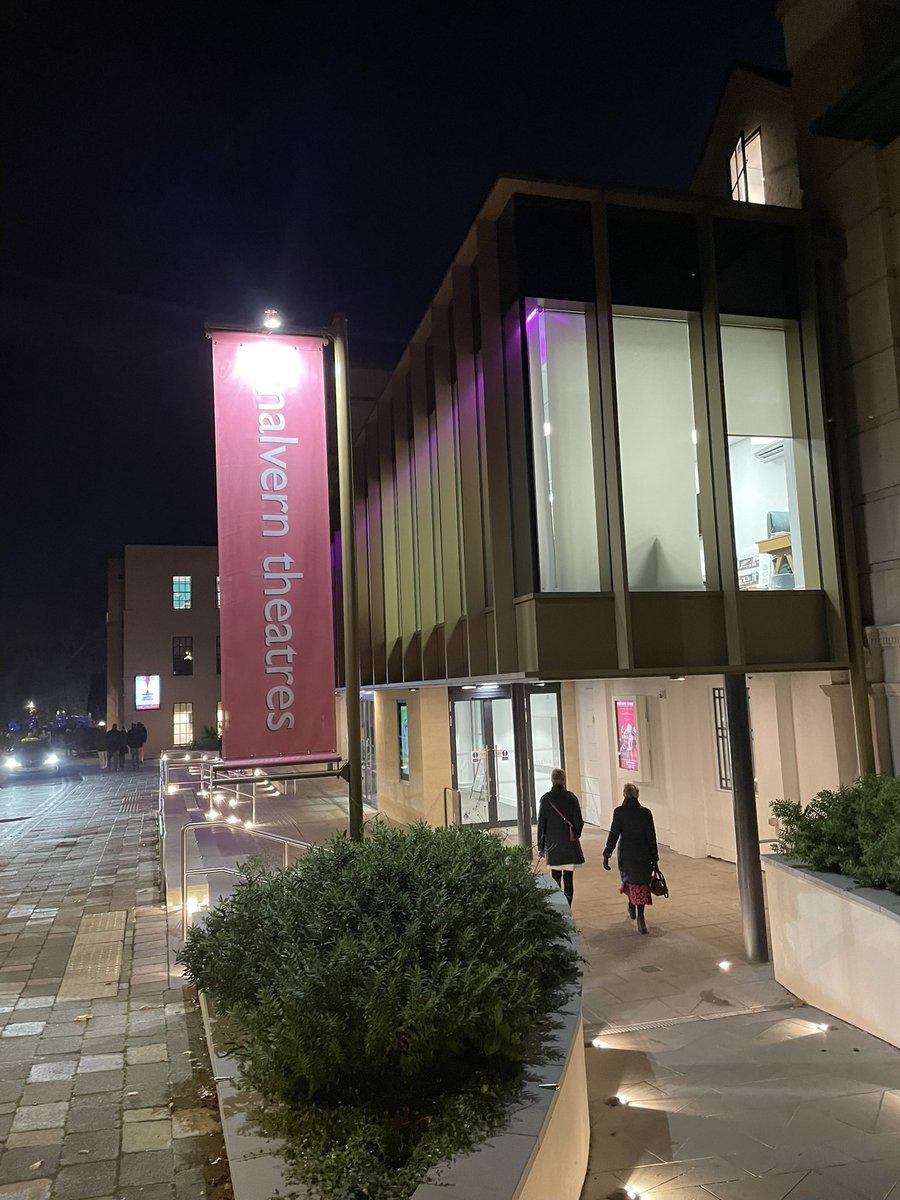 Fantastic Friday evening at <a href="/MalvernTheatres/">Malvern Theatres</a> for the brilliant touring production of Murder on the Orient Express. Incredible staging and a wonderful cast led by <a href="/michaelamaloney/">michael maloney</a> absolutely superb as Hercules Poirot. Do see it if you can.