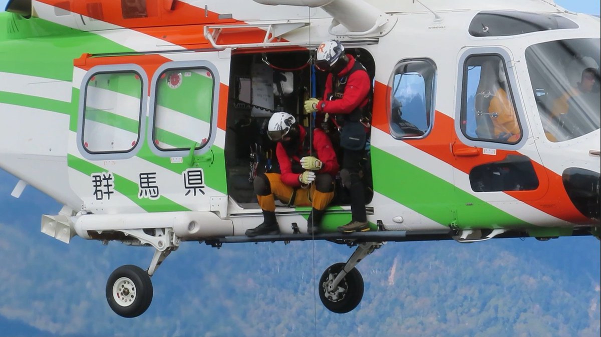nsn_kj's tweet photo. 2014.10.13 日光白根山 奥白根山 山頂直下
群馬県防災航空隊 防災ヘリコプター「はるな」による登山者2名の吊り上げ救助 https://t.co/WQrACXNvz9
