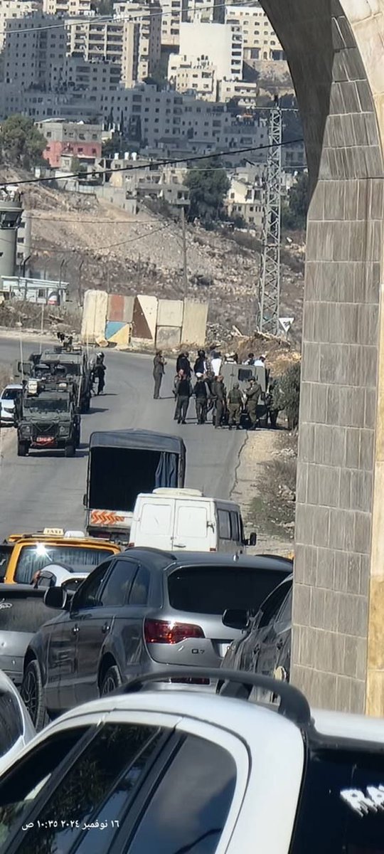 TaoufiqTahani's tweet photo. Les colons israéliens ont attaqué le village palestinien Beit Furik à l'est de Naplouse et ont mis le feu dans des structures et voitures palestiniennes.
Lorsque l'armée israélienne est arrivée, elle s'en est prise aux habitants palestiniens et a laissé filer les colons violents. https://t.co/j7JrDbL4lb