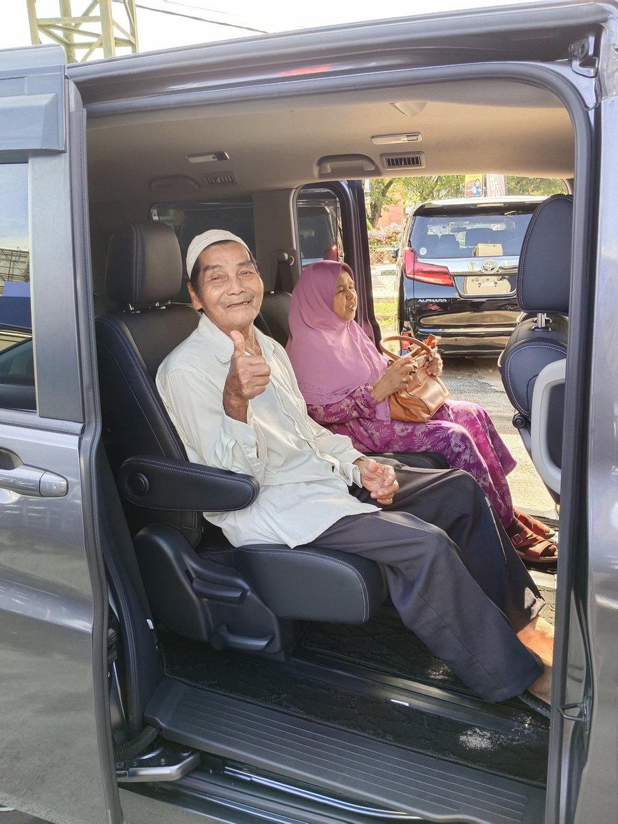 ctnoriam's tweet photo. apa pun berlaku..kalu tnya makhluk pasti dia perlekehkan aku..tp Allah sebaik perancang...yg tahu je tahu..aku nak diorg happy..bia la nak kata apa pun..diorg priority aku sekarang https://t.co/oP4r6PPNAj
