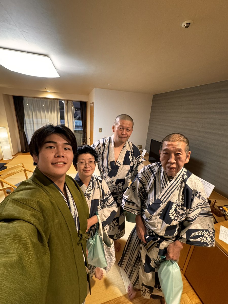 Goki_Tajima's tweet photo. 親子三代で温泉旅行♨️ https://t.co/bEjL9V2abh