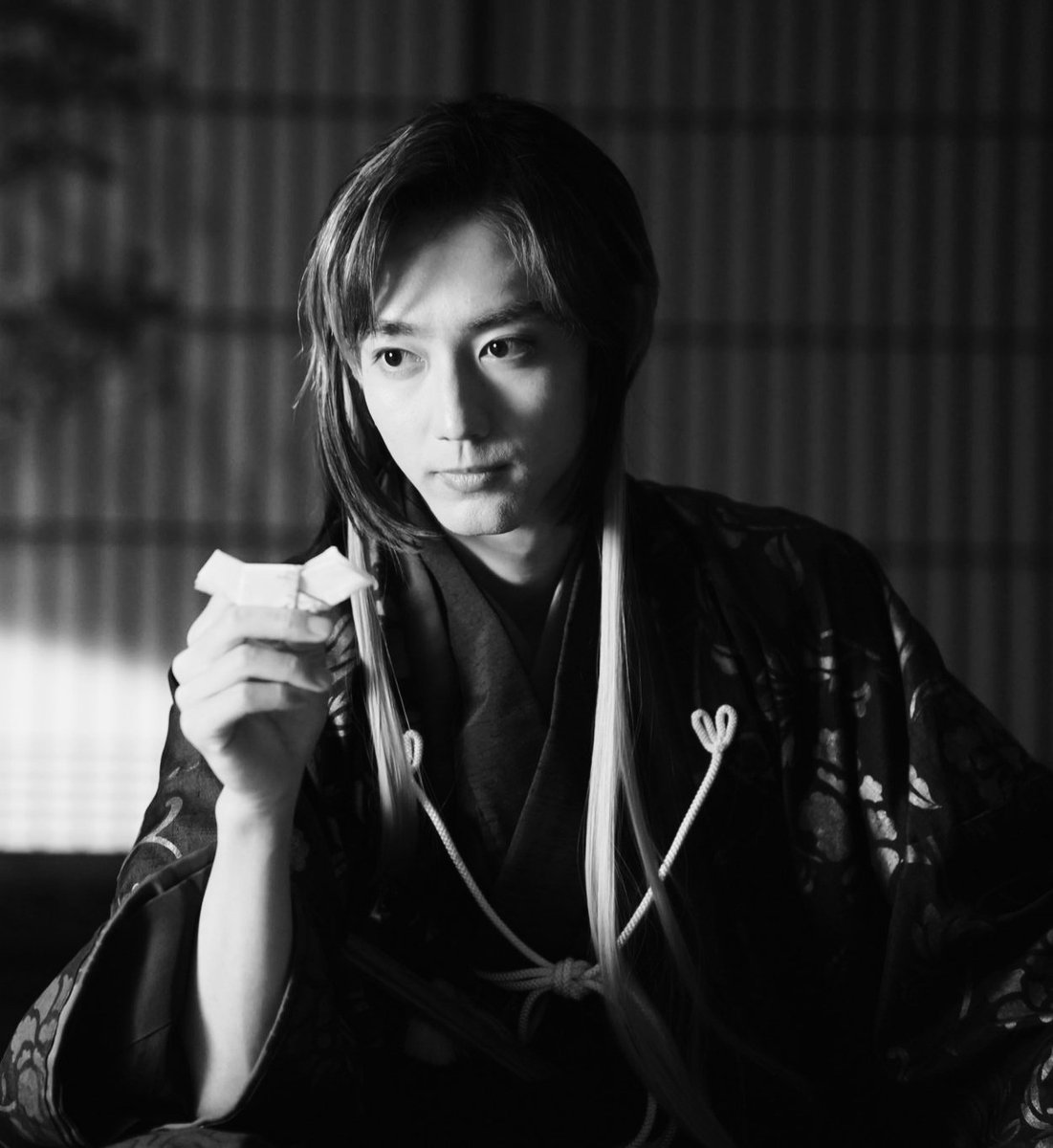 ㅤ　ㅤ  ㅤ　ㅤ  
ㅤ　ㅤ
               ไม่ต้องการการจากลา 
                หรือการร่วงโรย
                คอยให้บุปผชาติกลับคืนชื่นชม
                 
                ขอให้ชีวิตชาติภพนี้ 
                นั้นเป็นนิรันดร์
                รอคอยหวนมาร่ำสุรานี้อีกครา