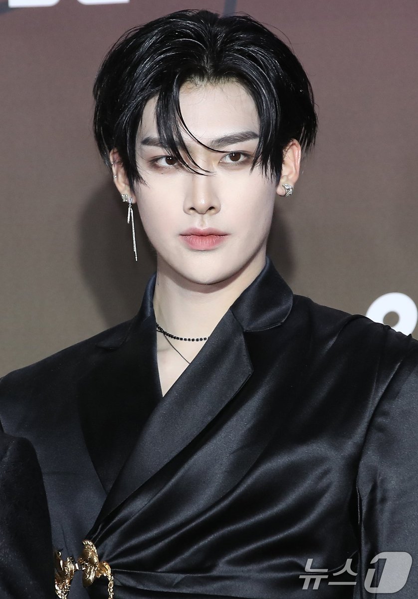 RICKYGLOBAL_'s tweet photo. [📰] 241116 — #RICKY KGMA 2024 Red Carpet Articles 

“Intense attraction”
“Vampire visual”
“Intense gaze”

🔗 https://t.co/s1lshP2B7L
🔗 https://t.co/f95AoT6yS2
🔗 https://t.co/sBRtVs5le5

#리키 #沈泉锐 #リッキー
#ZEROBASEONE #제로베이스원 https://t.co/VRSIWnln3E