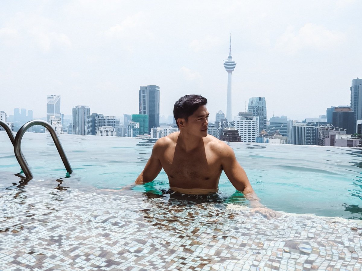 brianphilipg's tweet image. Chill time above the city hustle  #kl #poolvibes