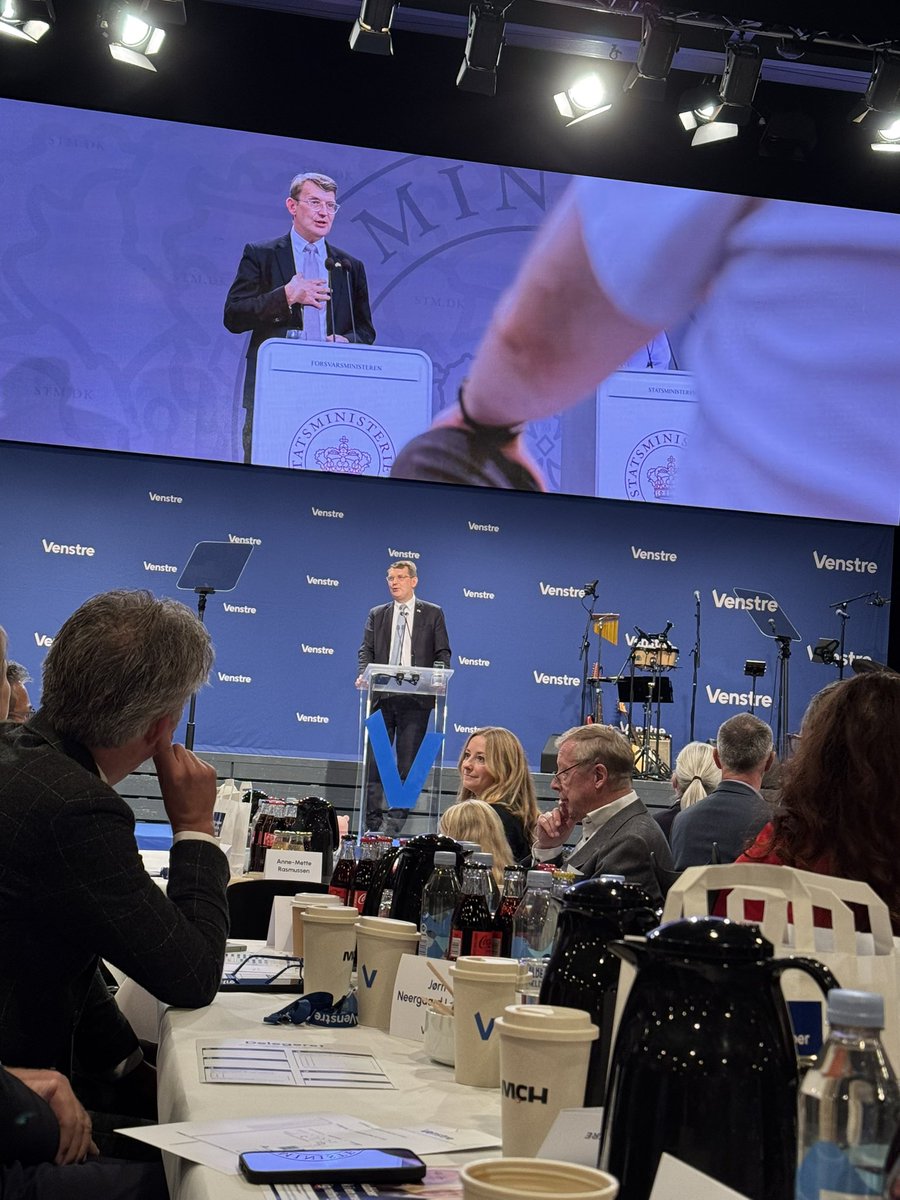 Morten Langager (@mortenlangager) on Twitter photo Utrolig stærk tale af <a href="/troelslundp/">Troels Lund Poulsen</a> til <a href="/venstredk/">Venstre</a>’s landsmøde. Om frihed og stærkt forsvar. Om bureaukrati, bøvl og et Europa, der skal op i gear. Væk med regler og byrder. Og fokus på reformer og sund økonomi. Hørt siger vi i <a href="/DanskErhverv/">Dansk Erhverv</a>! Utrolig stærk tale af <a href="/troelslundp/">Troels Lund Poulsen</a> til <a href="/venstredk/">Venstre</a>’s landsmøde. Om frihed og stærkt forsvar. Om bureaukrati, bøvl og et Europa, der skal op i gear. Væk med regler og byrder. Og fokus på reformer og sund økonomi. Hørt siger vi i <a href="/DanskErhverv/">Dansk Erhverv</a>!