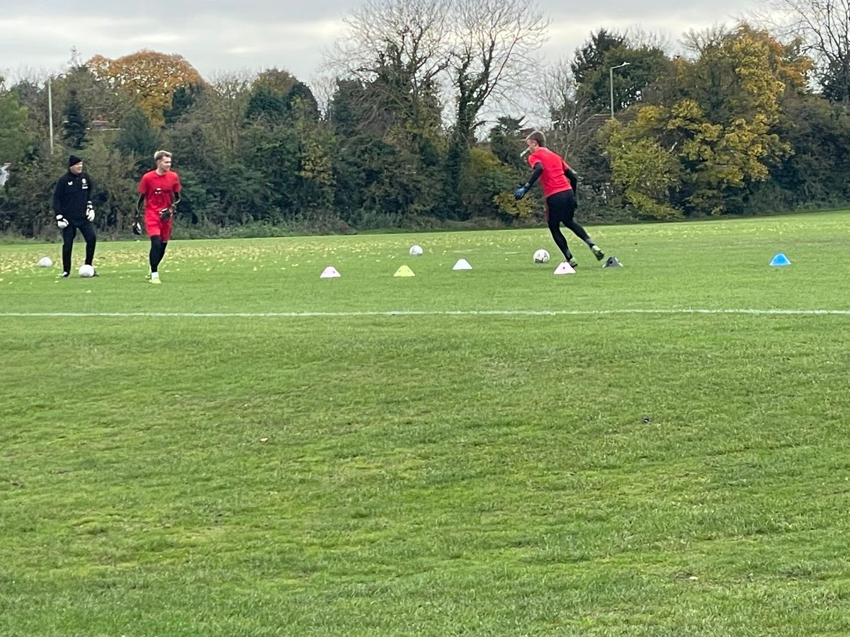 CACTKent_Post16's tweet image. This week in pictures…. A great week spent with our academy players at home 🏠 working on our term 2 curriculum both with the teams, units &amp;amp; individually @Brownyk8 @Hall_Coaching @bobbolder4 @SCLeducation @FSD_CACT #DevelopingPlayers #DevelopingPeople #Post16 ⚽️🔴⚪️