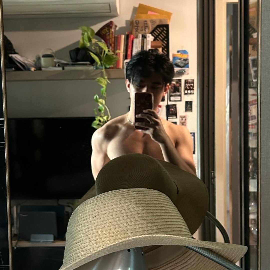 khiaonetrainee's tweet photo. alexa play whiplash by aespa ;) https://t.co/oDdiiqwYKs