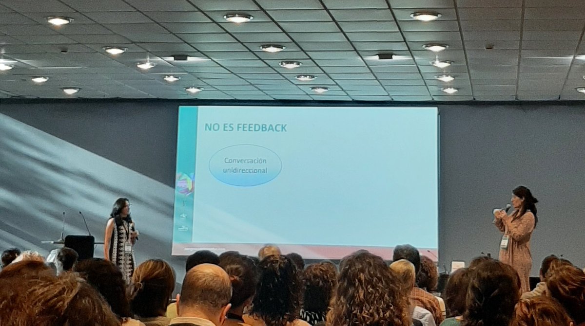 Espemartn7's tweet photo. En #BCNsemFYC @RaquelGayarre y @maria_rbarragan hablan d feedback
#comunicación
#ventanadeJohari https://t.co/KwytHNqFj6