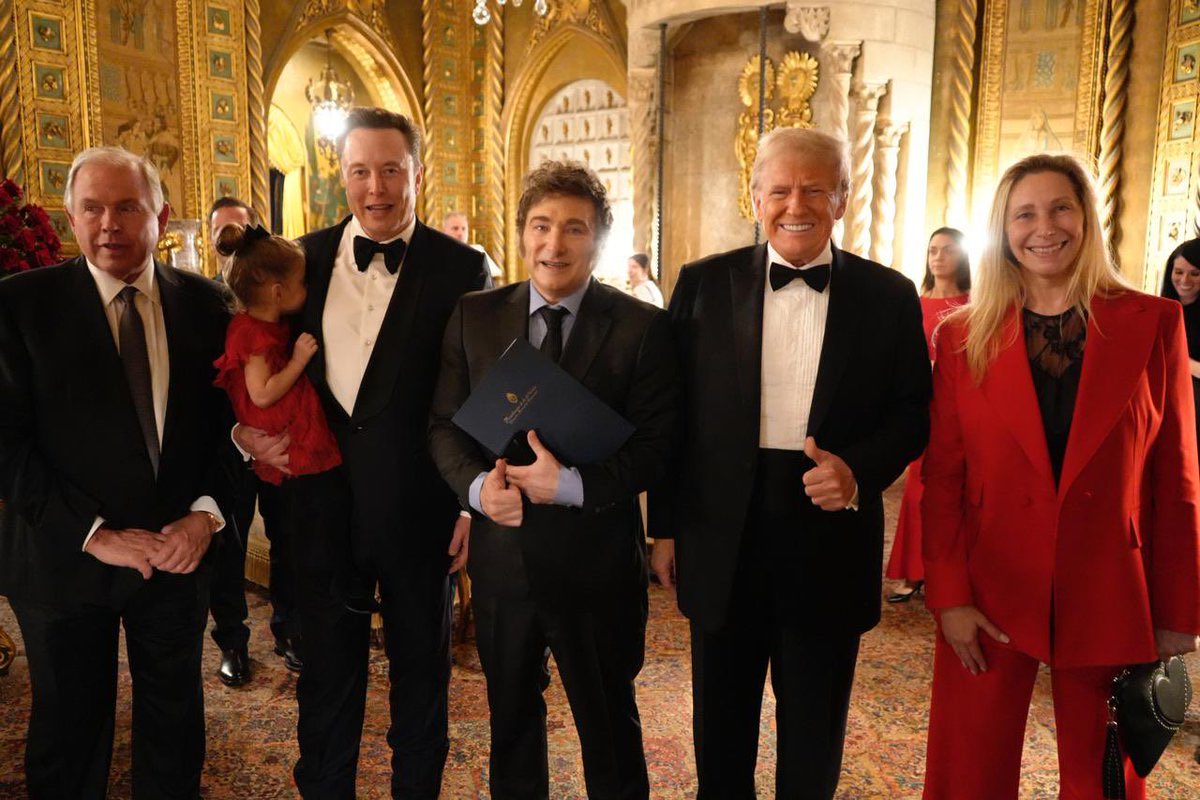 IntogoreFintech's tweet photo. Iyi manda ya Donald Trump na elon ni manda yamafu,amafufu namafaranga!byumwihariko muri #stockmarkets #DigitalAssets #cryptomarket icyo dusabwa nukuguma mumwanya ukwiye mugihe cyimyaka ine irimbere #askinsiders #Investors #intogore.com https://t.co/QoIFvACFnO