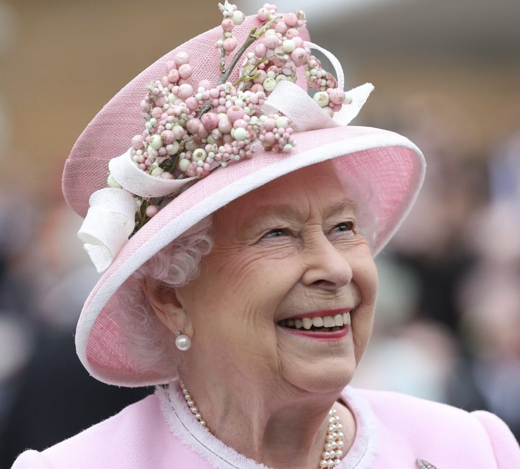 “I cannot lead you into battle. I do not give you laws or administer justice but I can do something else - I can give my heart and my devotion to these old islands and to all the peoples of our brotherhood of nations”

Queen Elizabeth II 

#QueenElizabethII #QueenElizabeth