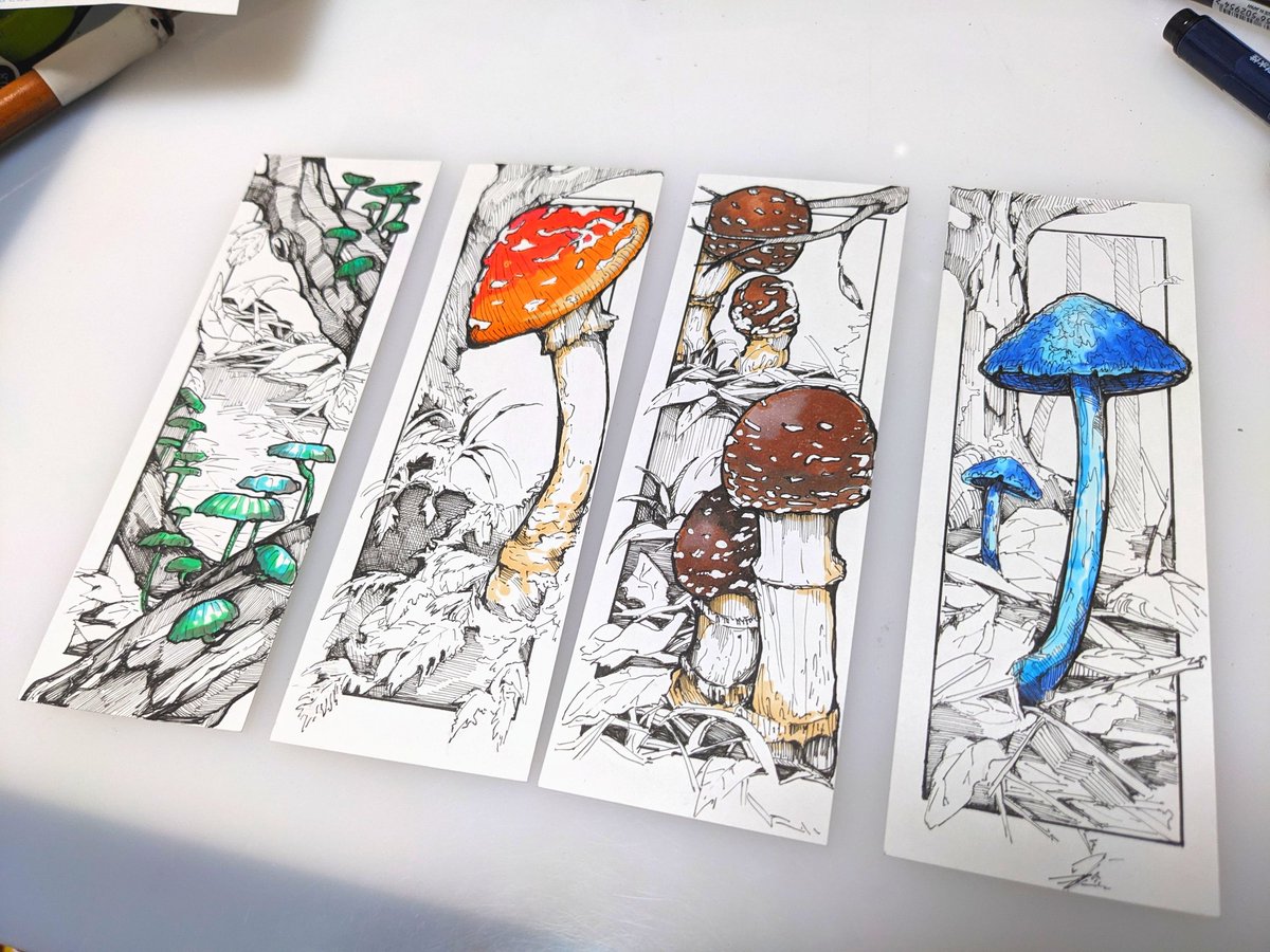meuniere_dance's tweet image. しおりデザイン
#イラスト #Illust #創作 #絵描きさんと繋がりたい #練習中 #きのこ #mushroom #ベニテングタケ #テングタケ #ソライロタケ #ヤコウタケ #栞 #ペン画 #pen #bookmarkdesign #秋 #autumn