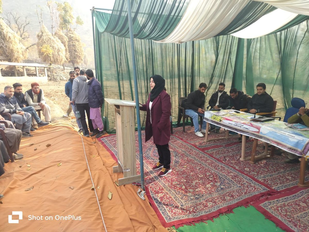 A #SpecialGramSabha in #Chaklipora Daradpora, #Anantnag, J&amp;K, on #JanjatiyaGauravDiwas trained 90 tribal members on #FRA, #PDI, #LSDGs #Sankalp, featuring tribal felicitation and tree planting under #EkPedMaaKeNaam, led by BDO Shri Tafheem Firdous Shah and #YF Ms. Shafaqat Nasir.