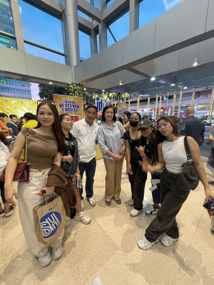with jhoanna’s parent 🌸

#GRANDBINIVERSE