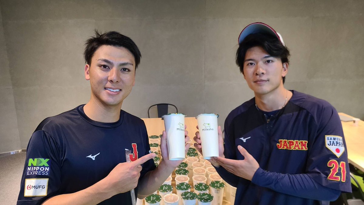 ラグザス presents 第3回WBSCプレミア12

東北楽天ゴールデンイーグルスの #宋家豪 選手から、タピオカミルクティーと小籠包の差し入れをいただきました！

#侍ジャパン #Premier12
#藤平尚真 #鈴木翔天 #村林一輝 #早川隆久