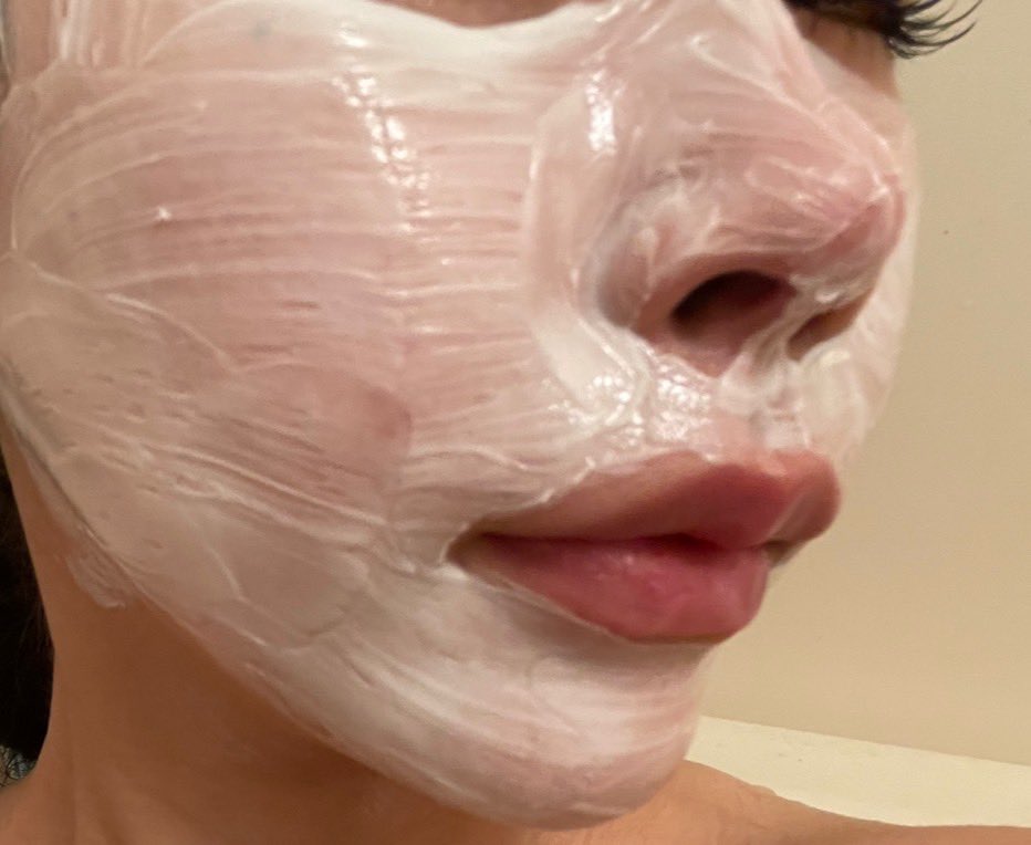 b55fq's tweet photo. 乾燥肌の私、まじでモイストクリームマスクPro.に出会えてよかった...
水分補給のシートマスクに対して、クリームマスクは油分で肌をやわらげる効果があって、驚くべき保水力を持つ【復活草エキス】でお肌もっちもちに。
実は中華美人も注目している成分らしく、乾燥肌で悩んでる方は特に使ってみて欲しい🫶🏻#PR #モイストクリームマスク #復活草 #ビービーラボラトリーズ #むき卵肌　※復活草:ハベルレアロドペンシス葉エキス(保湿成分)