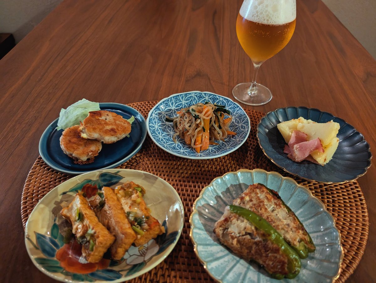 _you14_'s tweet photo. 本日のあて
ピーマンの豆腐肉詰め、厚揚げの辛味ソース、はんぺん鶏のチーズ焼き、しらたきの中華炒め、蒸しじゃがベーコン

#ミーニュー アプリ使ってみた
献立作ってくれて買い物リストをそのままネットスーパーに登録
いろいろ便利になるね
#いいビールの日 #家飲み #晩酌 #おうちごはん #料理記録 https://t.co/j1ZYcxAMOA
