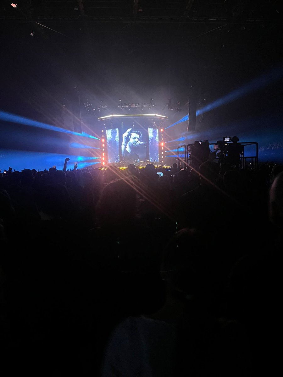 samcrumpy's tweet image. Some band @thecourteeners