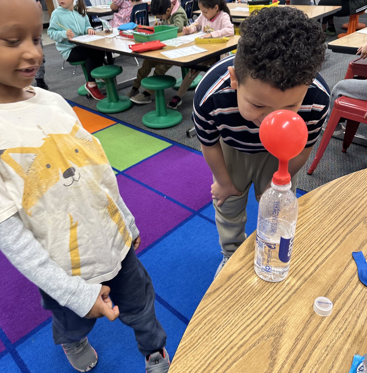 We are scientists! First graders are learning that our observations help us understand how the world works. #HowTheWorldWorks #IBpyp #FirstGradeRocks #APSisAwesome @APSscience <a href="/RandolphStars/">Randolph ES</a> <a href="/RandolphIBStars/">RandolphIB</a>