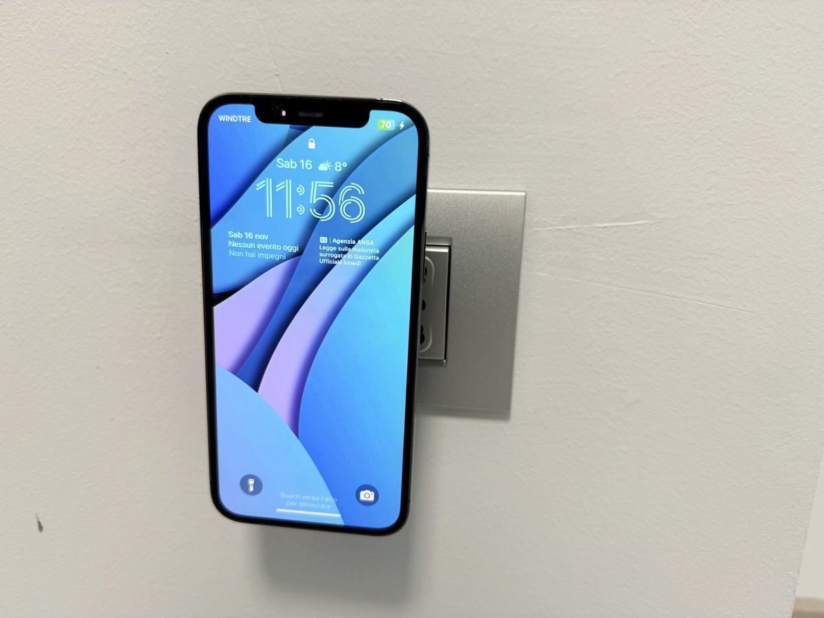 Questo caricabatterie è geniale! Si chiama Zens Essential ed è un caricabatterie da muro usb-c, con power delivery fino a 18W, che ha la possibilità di ricaricare in modalità wireless tramite MagSafe <a href="/makezens/">Zens</a>