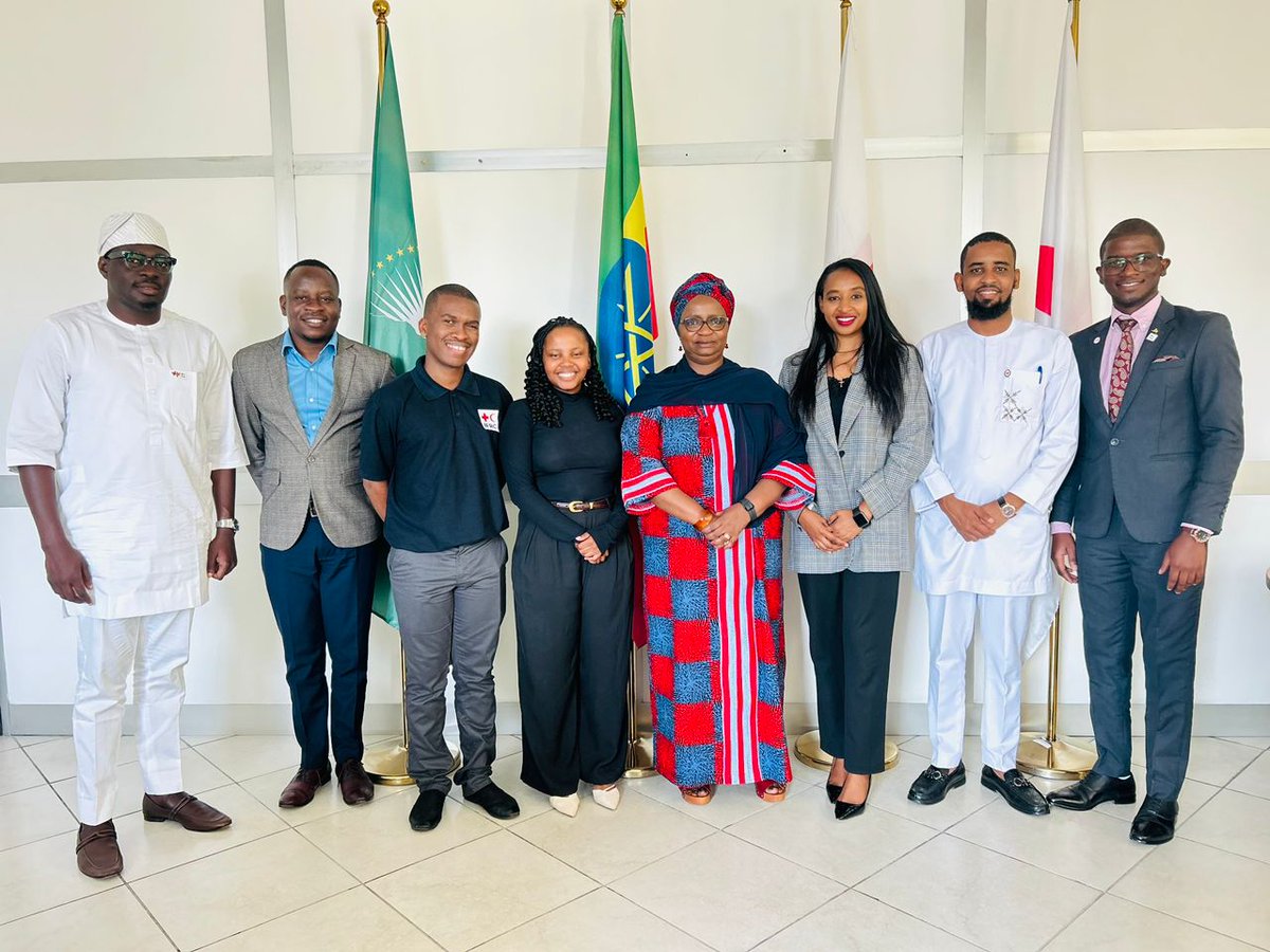 In our capacity as the <a href="/ifrc/">IFRC</a> Youth Commissioners for #Africa, we met Dr Asha Mohamed to discuss developing youth engagement models that align with the Nairobi #Youth #Declarations, the #GLOW Network, and #YES 2.0.
#Ifrc <a href="/jagan_chapagain/">Jagan Chapagain</a> <a href="/ICRC/">ICRC</a> <a href="/sfrancis16/">Shereen</a> <a href="/AbdihakemHassan/">Abdihakim Ahmed</a>