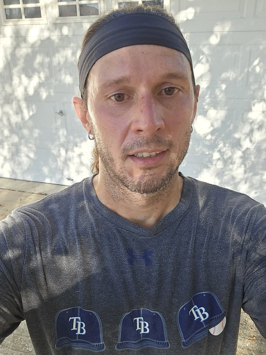PunkRunnerEvan's tweet photo. Finished 12 miles in 1:31:50, that's 7:39 miles. Getting really close to the full 13.1 miles of the #OUCHALF @runningpunks @trackshack https://t.co/xJZFrqpTwH