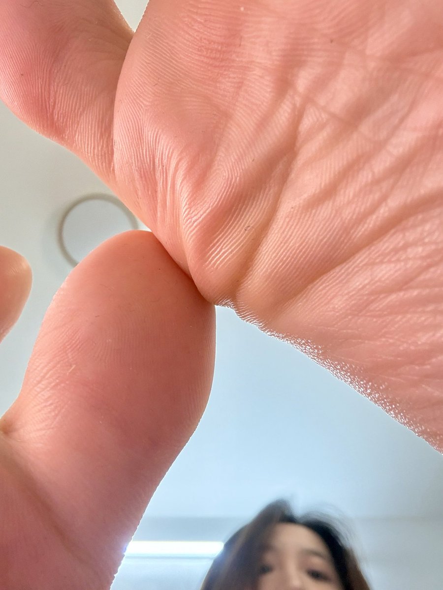 很久没拍特写了
#giantess #Sizetwitter #feet #足 #足裹