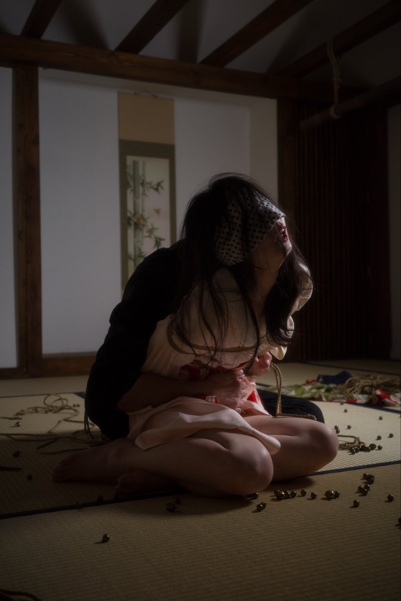 Ayameあやめ🇯🇵🐼 (@ayame_iwata) on Twitter photo Rope Saloon × Kinbaku live in London🇬🇧
元々香港や上海にいたみんなとの久しぶり再会もあって、当日は同窓会のような温かい雰囲気の中でのshowだった。ロンドン、また行きたい☺️
Rigger :<a href="/LaodaiDavide/">LAODAI - 老戴 - DAVIDE - ダビデ - เล่าด้าย</a>
Photography :<a href="/Tsubaki_Syosei/">Tsubaki a.k.a Masa</a>
Venue :Studio Yukari Rope Saloon × Kinbaku live in London🇬🇧
元々香港や上海にいたみんなとの久しぶり再会もあって、当日は同窓会のような温かい雰囲気の中でのshowだった。ロンドン、また行きたい☺️
Rigger :<a href="/LaodaiDavide/">LAODAI - 老戴 - DAVIDE - ダビデ - เล่าด้าย</a>
Photography :<a href="/Tsubaki_Syosei/">Tsubaki a.k.a Masa</a>
Venue :Studio Yukari