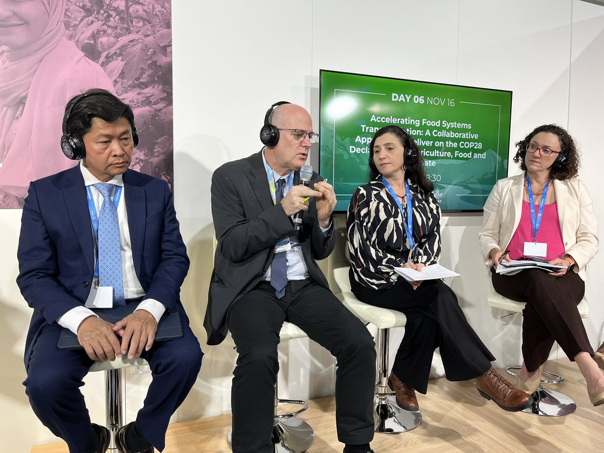 FAOclimate's tweet photo. ‘Food, Agriculture & Water Day is the launch of #Harmoniya, an initiative for countries & farmers. We need to ensure investment reaches farmers fast’
@FAO @MartialBernoux asks all to follow events on 19 Nov at todays event on Food Systems Transformation
https://t.co/n0RHwMjdB8 https://t.co/xd7pDhGKzq