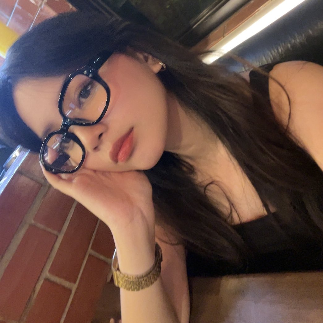 Guys with glasses >>>

#CaratSelcaDay #CSD #MINGYU #윤정한 #SEVENTEEN <a href="/pledis_17/">세븐틴(SEVENTEEN)</a>