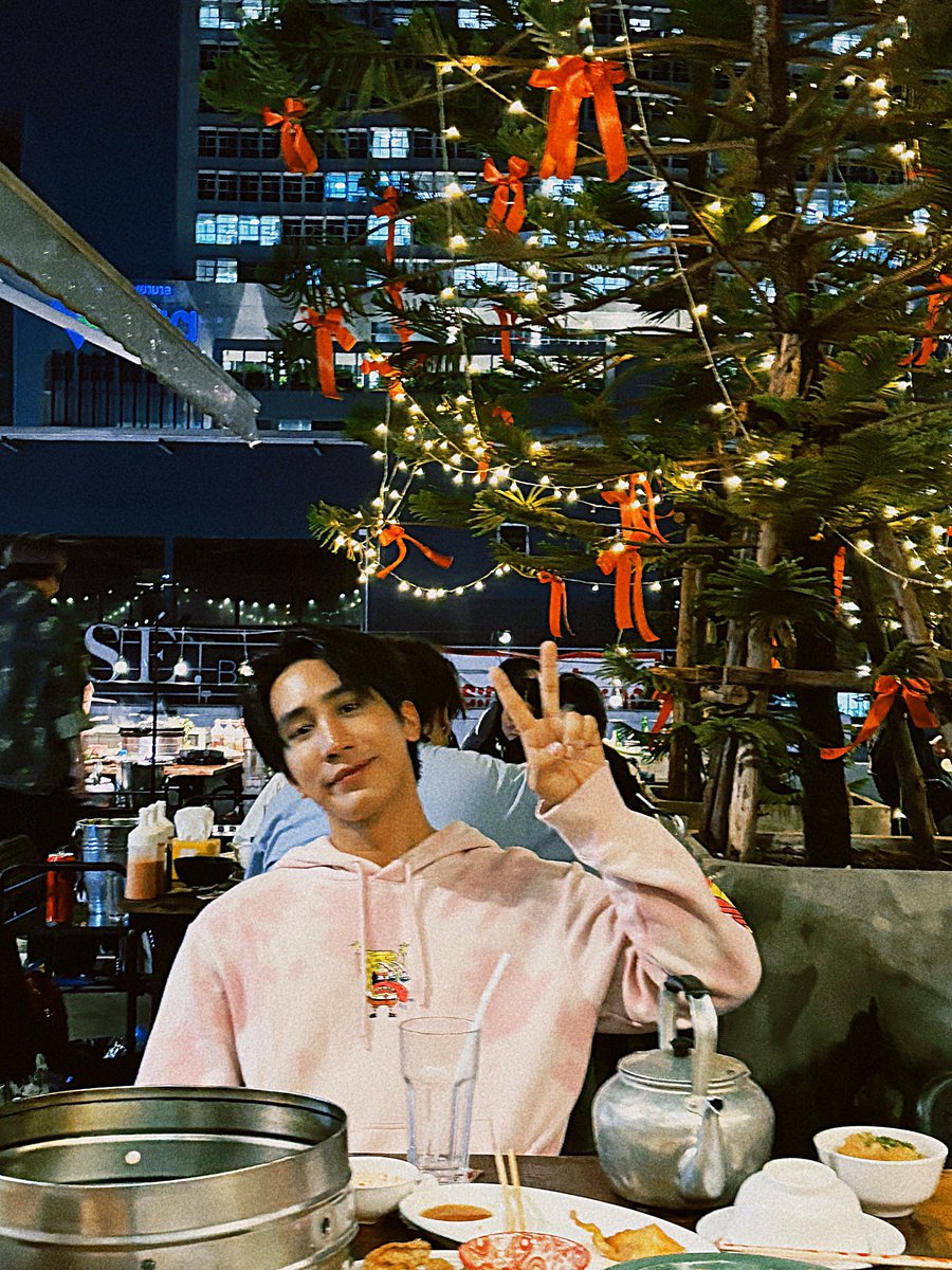 TripleJ2104's tweet image. มากินหมูทะกับสุดหล่ออะจิ 🤍

#HappyBackpackDay1st
#Guidekc
#GuideKantapon
@kc_guide