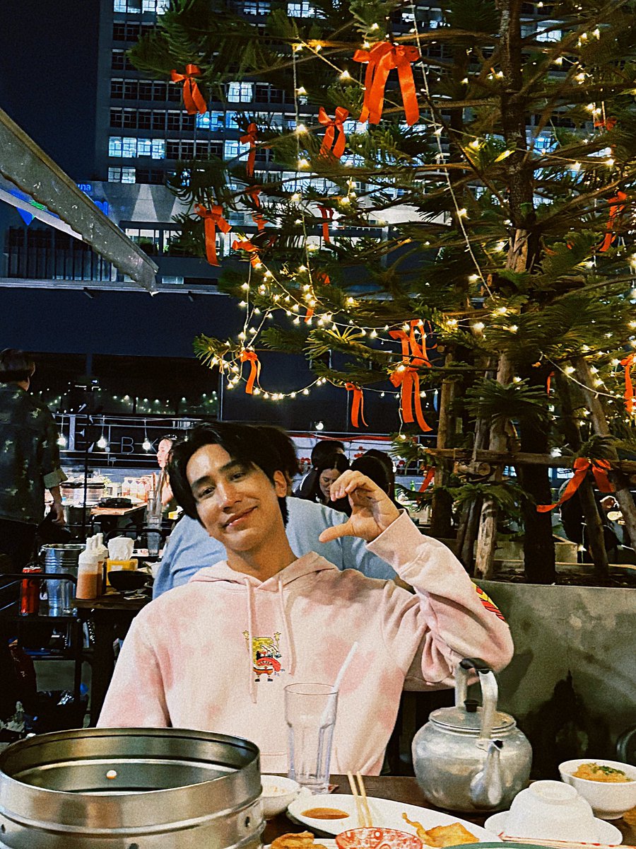 TripleJ2104's tweet image. มากินหมูทะกับสุดหล่ออะจิ 🤍

#HappyBackpackDay1st
#Guidekc
#GuideKantapon
@kc_guide