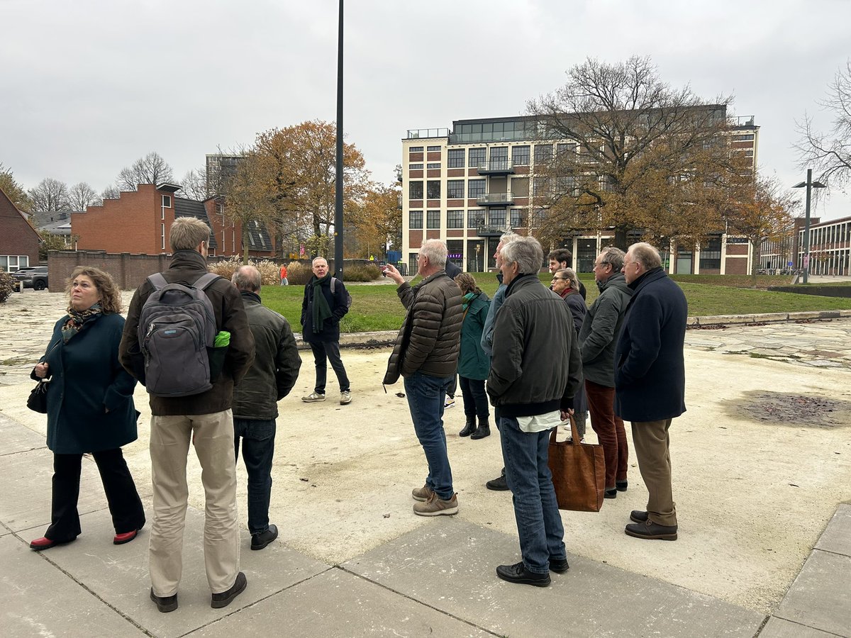 Algemene ledenvergadering <a href="/pvdaoverijssel/">PvdA Overijssel</a> in Enschede vanochtend, waarin ik een themasessie over OV mocht leiden. Na afloop een indrukwekkende rondleiding door de wijk Roombeek na textiel en na de vuurwerkramp door afdelingsvoorzitter Henry Workel