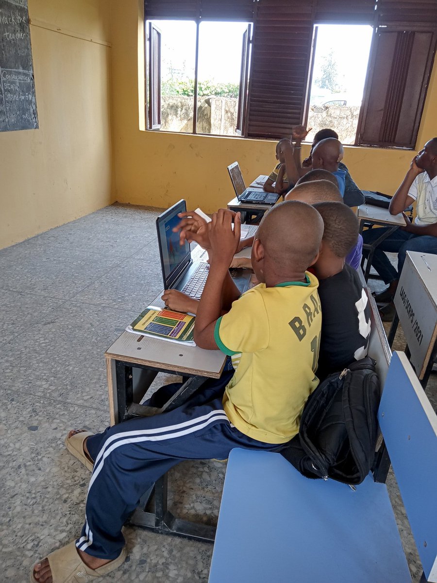 OgwuBen010824's tweet image. Today's practical session and group project challenge 💯,the team with the best game 🎮 wins💯...#teamwork..#empoweringyoungminds...#freecoding/programming classes... @Wizarab10 @Morris_Monye @fagalex67 @channelstv @MichaelSixgods @Sir_Dubem @obyezeks for making it possible