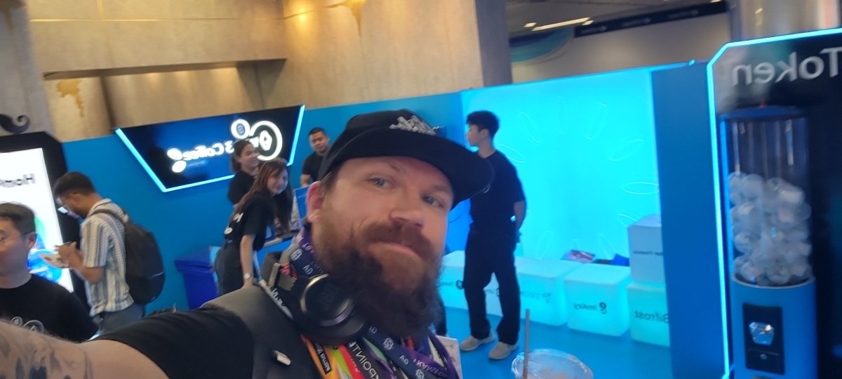 Player1Taco's tweet photo. Cool to meet you @jumperapp #web3coffee #lifi #tokenlon https://t.co/qGarbsCP5g