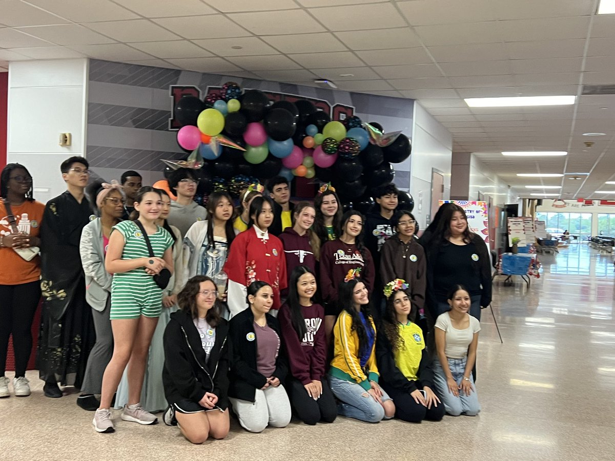 ProjectLEARN3's tweet image. Come on to Terry High School! The Tapestry of Lamar CISD is about to begin at 9:00 am! Come see us from 9:00 am to 1:00 pm!