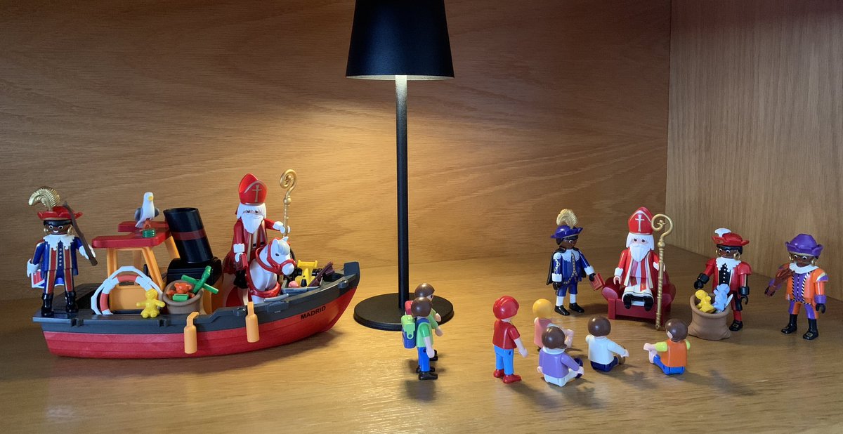 #Sinterklaas is aangekomen in NL. Problemen opgelost. Brug gelukkig opengegaan, stoomboot kon verder; burgemeester gered door motoragent; Sint is op tijd wakker geworden; Pieten fietsend naar Vianen. Eind goed, al goed.
Een hele gezellige Sinterklaastijd gewenst. <a href="/playmonews/">playmonews</a>