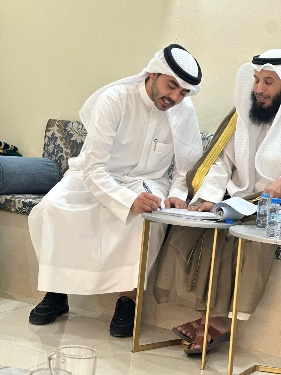 ﴿ وَمِنْ آيَاتِهِ أَنْ خَلَقَ لَكُم مِّنْ أَنفُسِكُمْ أَزْوَاجًا ﴾ 
   الحمدلله الذي بنعمته تتم الصالحات 
      تم بحمد الله وفضله "عقد قراني"
         سائلاً المولىٰ عز وجل لي ولكم
          التوفيق والبركة لما يحبه
  اخوكم / ناصر احمد ناصر الجهيطي